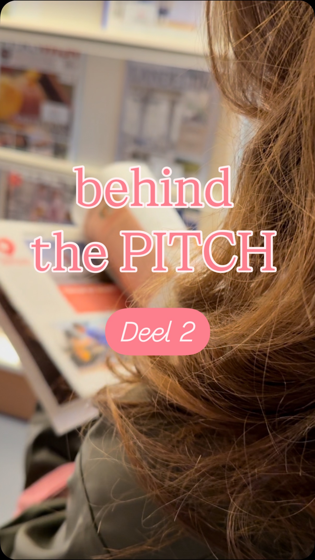 In ‘Behind the PITCH’ neem ik je mee in mijn zoektocht naar nieuwe schrijfklussen bij magazines, omdat een vaste opdrachtgever de samenwerking heeft stopgezet

Zoiets is eigenlijk een mooie kans om na te denken
Over wat je nou écht wil

Deels levert dit meer tijd op voor het coachen van andere freelance journalisten. En mijn online cursussen

Maar ik wil zelf ook blijven schrijven. Dus heb ik straks ook tijd voor 1 of 2 extra artikelen voor magazines, per maand

Maar ja, waar wil ik dan over schrijven? Voor wat voor bladen? 

Dat is altijd stap 1, als je nieuwe opdrachten zoekt: bedenken wat je wil en waar je dus naar zoekt

Daarom ging ik naar de bieb om me te oriënteren 

Elke keer verbaasd het me weer hoeveel magazines er eigenlijk zijn (Ook leuk om buitenlandse bladen te lezen voor inspiratie)

Al heb ik stiekem, net zoals iedereen, ook wel een wishlist met magazines waar ik graag voor wil schrijven, maar die ik gewoon nooit benader

Want: geen tijd, geen prioriteit

Nou, je kent het wel

Tip: maak tijd voor dit soort inspiratie-uurtjes

Volgende week vertel ik hoe ik dat vertaal naar actie, want je moet het wel gaan dóen