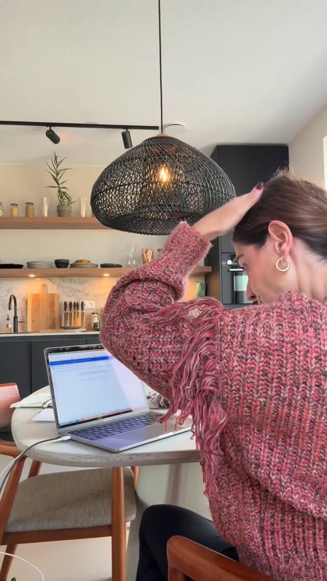 Oké soms skip ik het pensioenpotje 😅 

Van wat overblijft betaal ik mezelf elke maand hetzelfde salaris (heb ik automatisch ingesteld)

In werkelijkheid betaal ik wat minder belasting, maar ik laat het zo, want dit levert me elk jaar een leuke bedrag op 💁🏽‍♀️ dat spaar of beleg ik dan of ik gebruik het weer om in mezelf te investeren (bijv een cursus, opleiding, etc) 

Benieuwd hoe jij dit doet!