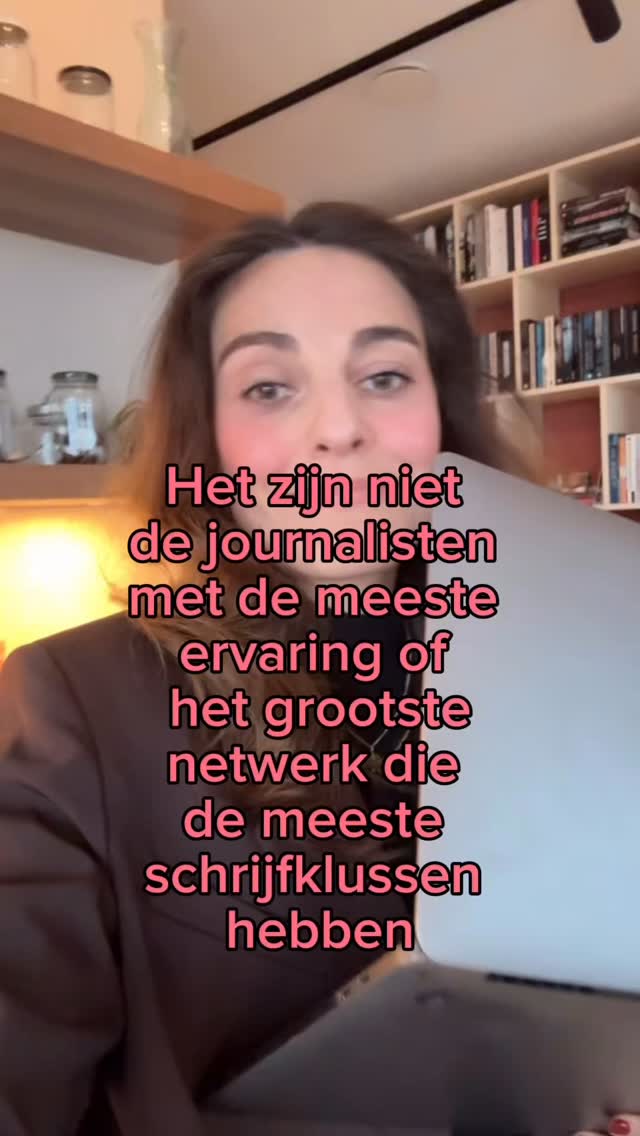 Het gaat letterlijk om 1 skill die je moet leren

Het is een skill die je gelijk kunt toepassen

Het maakt niet uit hoeveel ervaring je hebt of hoe groot je netwerk is

Het enige dat je moet kunnen als je (meer) voor magazines wil schrijven is een ijzersterke pitch versturen

Of je nou jouw verhalen wil teruglezen in Flow, Flair, Linda, Psychologie Magazine of Vrij Nederland…

In mijn gratis masterclass ‘6 x hoe je meer ja’s krijgt op je pitch naar magazines’ leer ik je 6 superconcrete strategieën waardoor je sowieso betere pitches gaat sturen

👉 Wil je weten hoe? Reageer met ‘PITCH’ en ik DM je de link