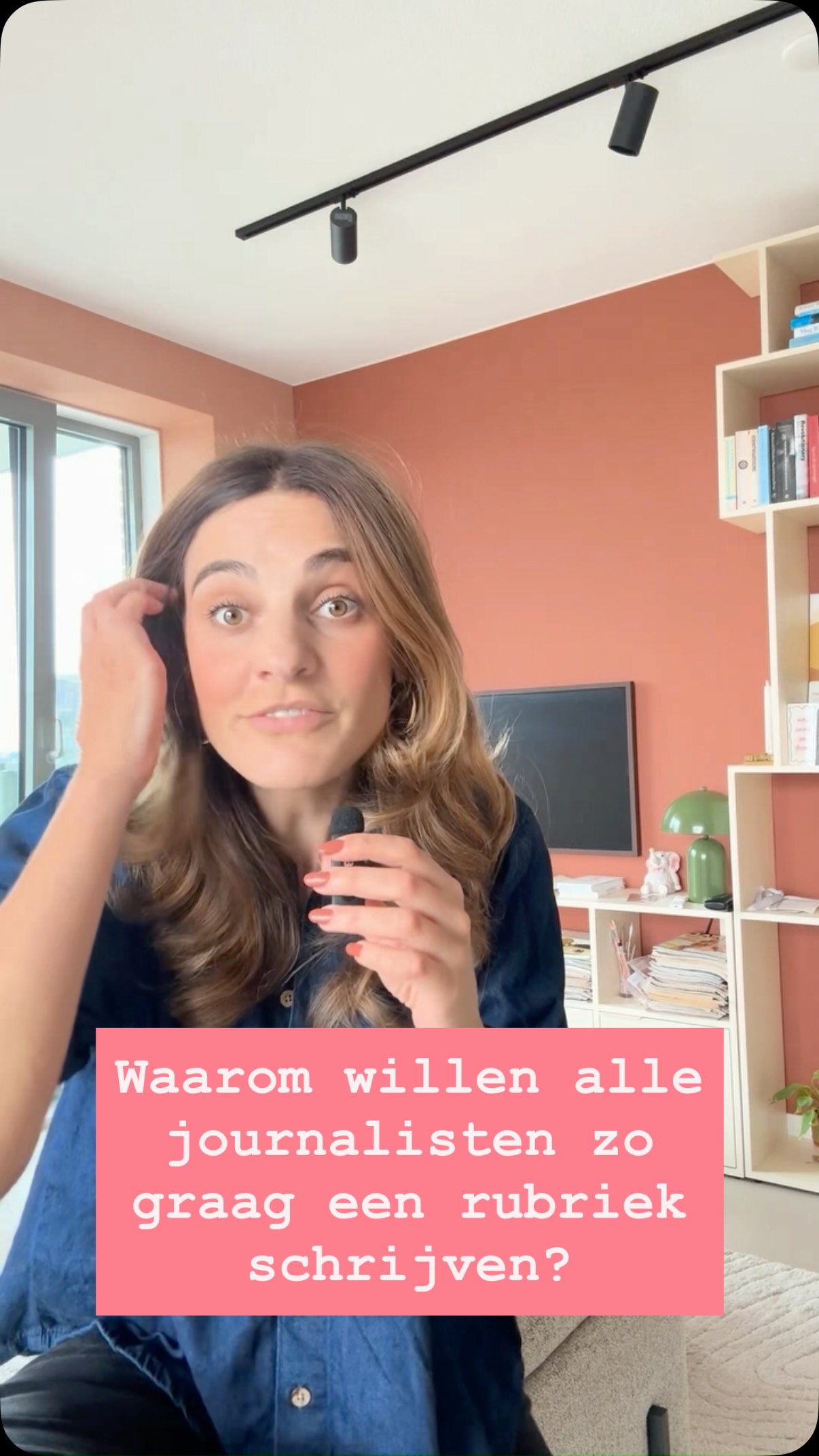 Een rubriek schrijven kan leuk zijn, maar als je het wil omdat het zorgt voor meer continuïteit in je werk als freelance journalist denk ik: er zijn andere manieren. Als je langetermijnrelaties opbouwt met opdrachtgevers bijvoorbeeld en zorgt dat ze met je willen blijven werken, zorg je ook dat het lekker blijft doorstromen. Je moet alleen zorgen dat ze weten waarvoor ze dan bij jóu moeten zijn. Waarom heeft niemand het hierover?