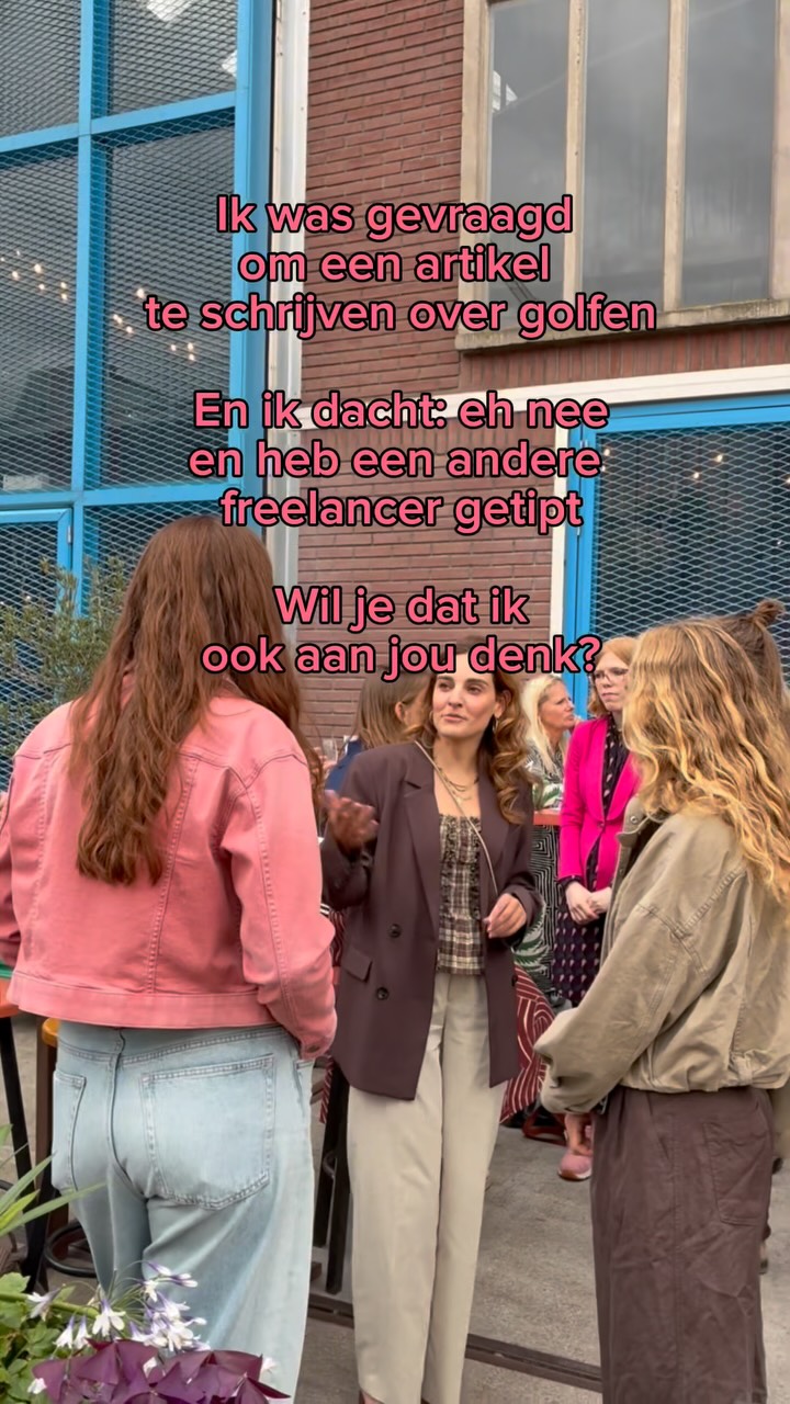 Toevallig de persoon met wie ik hier sta te praten 🙃

Het komt niet door geluk dat magazines of andere journalisten jou vragen om een verhaal te schrijven

Dat redacties vanzelf aan jou denken, zodat je zeker weet dat het blijft lopen (ook over 3 maanden) en je relaxter kunt werken en leven.

Het is (o.a.) een kwestie van slimmer een naam en expertise opbouwen

Je hebt mijn vakantietips en Griekse eiland content gezien en denkt: hoe doet ze dat toch?

In de Magazine Mastermind, die aanstaande donderdag start, help ik een groep ervaren freelance journlisten die weten dat als ze slimmer gaan freelancen, vaker gevraagd worden voor klussen.

📌DM met MAGAZINE voor de details over de allerlaatste pilot prijs en plek in je inbox!