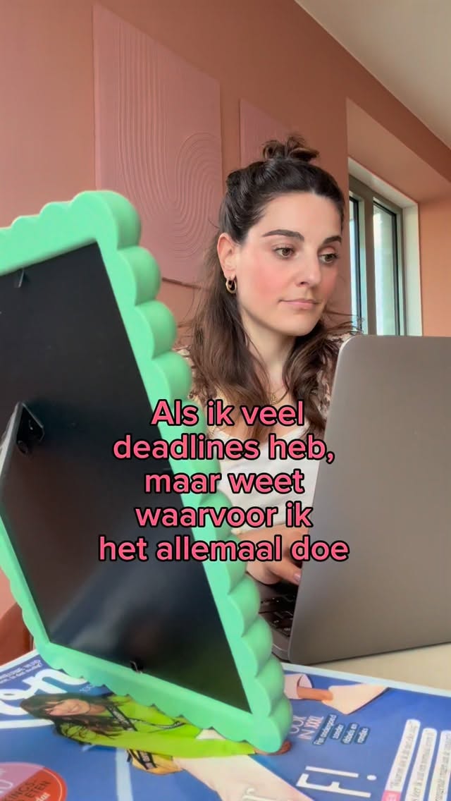 Al heel lang een abonnement en ze blijven me elk jaar trouw meerdere brieven sturen, zo attent! (Laatst zelfs 3 op 1 dag!)

Alle gekheid op een stokje 🤪 Als freelance journalist en coach betaal ik best wat belasting. Maar dat is een goed teken, want dat betekent dat ik ook goed verdien 😎 

Maar ik ben ook niet bang om kosten te maken, want dan betaal je weer minder belasting 💁🏽‍♀️ (vorig jaar zo’n 30.000, op een omzet van 107.000) 

Zelf kijk ik daar trouwens wel altijd scherp naar. Vooral wat die investeringen me (op de lange termijn) gaan opleveren. Als het goed is, gaat mijn omzet er namelijk ook juist weer van stijgen 

Benieuwd hoe jij hierover denkt