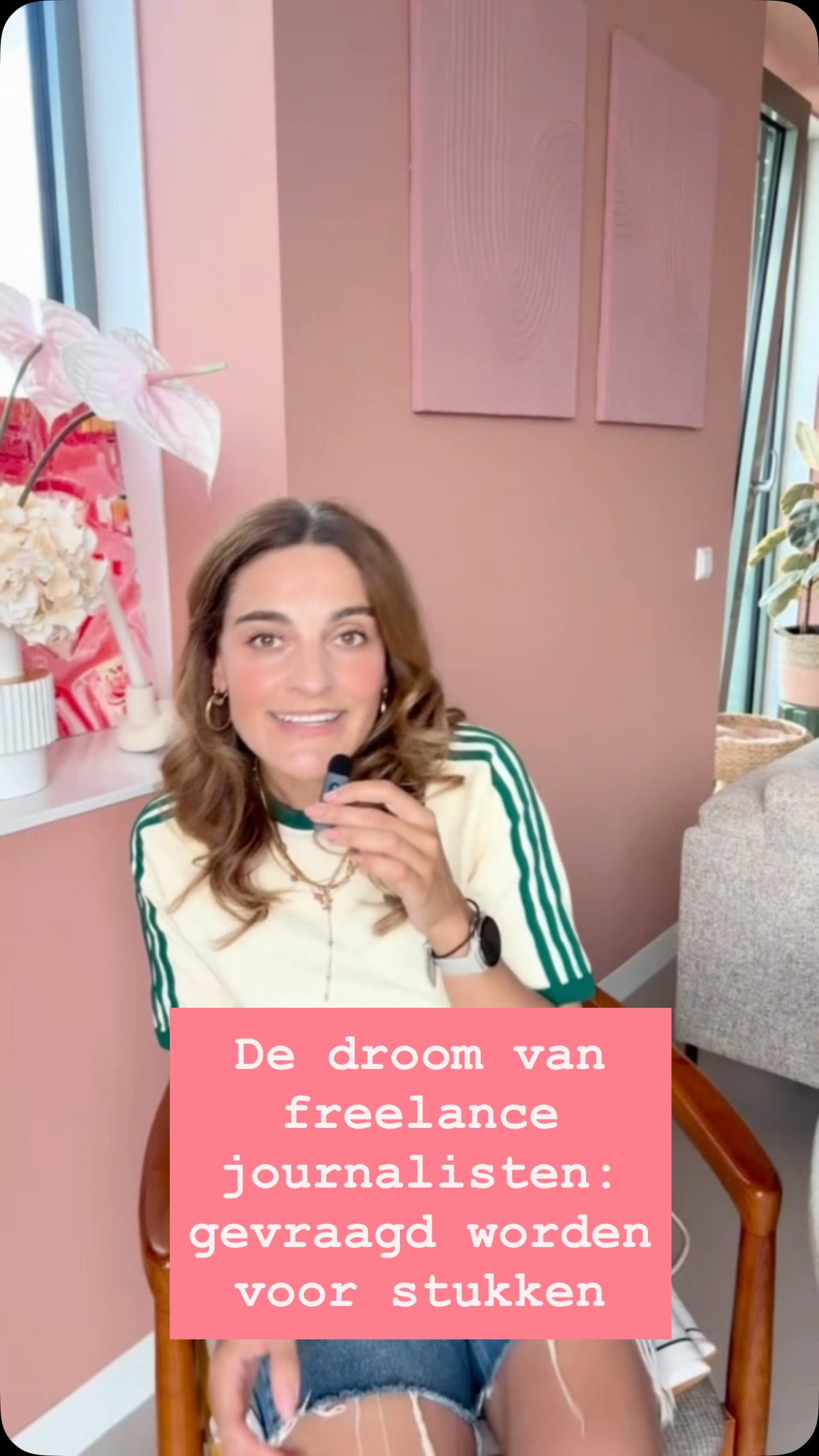 Het is een misverstand dat redacties je vanzelf wel gaan vragen voor stukken als ze je kennen of als je gewoon goed bent in je werk 

Dat is niet hoe redacties denken 

Je moet dus zorgen dat ze je gaan associëren met jouw lievelingsverhalen 

Daarvoor hoef je heus niet elke dag te posten op social media of alle netwerkborrels af te lopen

Wat je wel moet doen? Daar heb ik een methode voor ontwikkeld die bestaat uit 6 stappen 

In de Magazine Mastermind, die aanstaande donderdag start, help ik een groep ervaren freelance journlisten die weten dat als ze slimmer gaan freelancen, ze vaker gevraagd worden voor schrijfklussen voor magazines

📌DM met MAGAZINE en ik stuur je een audio met details over de allerlaatste plek! Nu nog voor pilot prijs