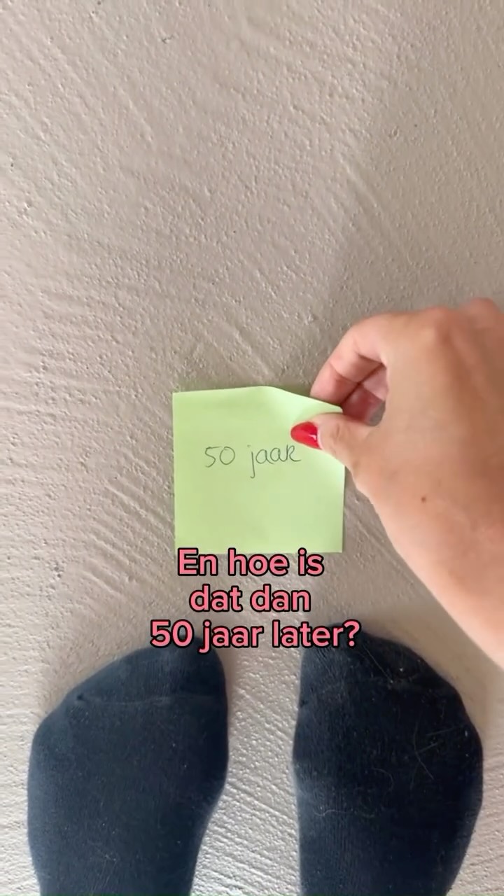 Wat gebeurt er als je geen keuzes maakt? 

Als je besluit (nog even) niet voor je dromen te gaan?

Dat voelt vaak als de veilig optie. En op korte termijn geeft het meestal opluchting

Maar als je verder kijkt, wat loop je dan eigenijk mis? 

Als je je dromen uitstelt, is dat vaak uit angst. En als je keuzes blijft maken vanuit angst, zul je dus altijd op dit punt blijven staan. 

Vind je dat prima?

Of wil je dat je situatie verandert? Want dan is het tijd om keuzes te gaan maken vanuit vertrouwen 💛

Ps. Als je voelt dat je niet langer wil blijven staan waar je nu staat, maar weet je nog niet precies wat je volgende stap is? Stuur me dan en DM en dan kijk ik met je mee