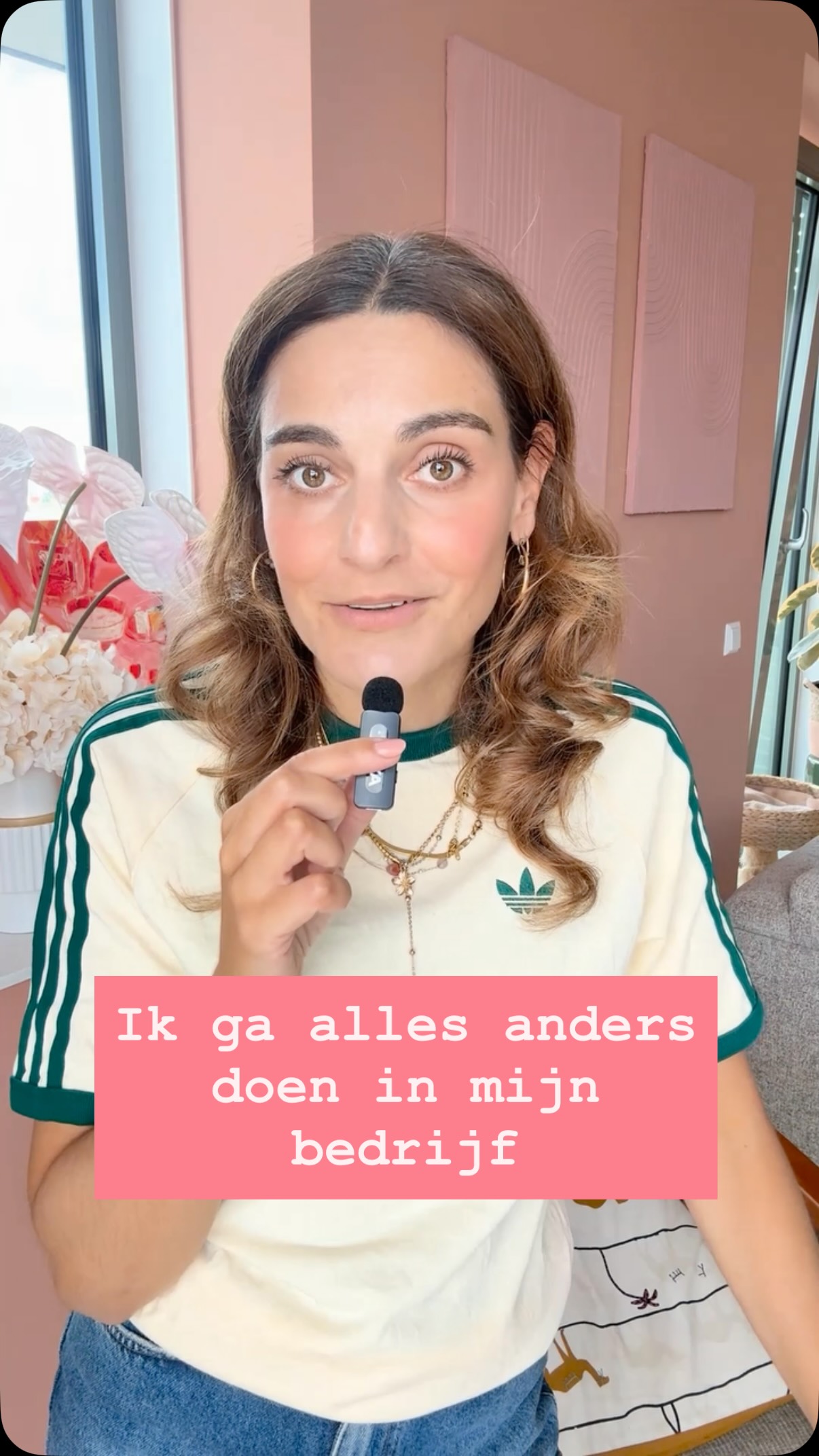 Gaat me lukken om een totaal ander mens te worden? 🙃 

Alle gekheid op een stokje, hoe doen mensen dat: een planning maken (dit kan ik!) en je daar vervolgens ook aan houden? (De uitdaging)
 
Het posten van deze video stond bijvoorbeeld voor gisteren op mijn lijstje en ik moet nu eigenlijk een podcast editen, maar ja, ik doe dit 😂